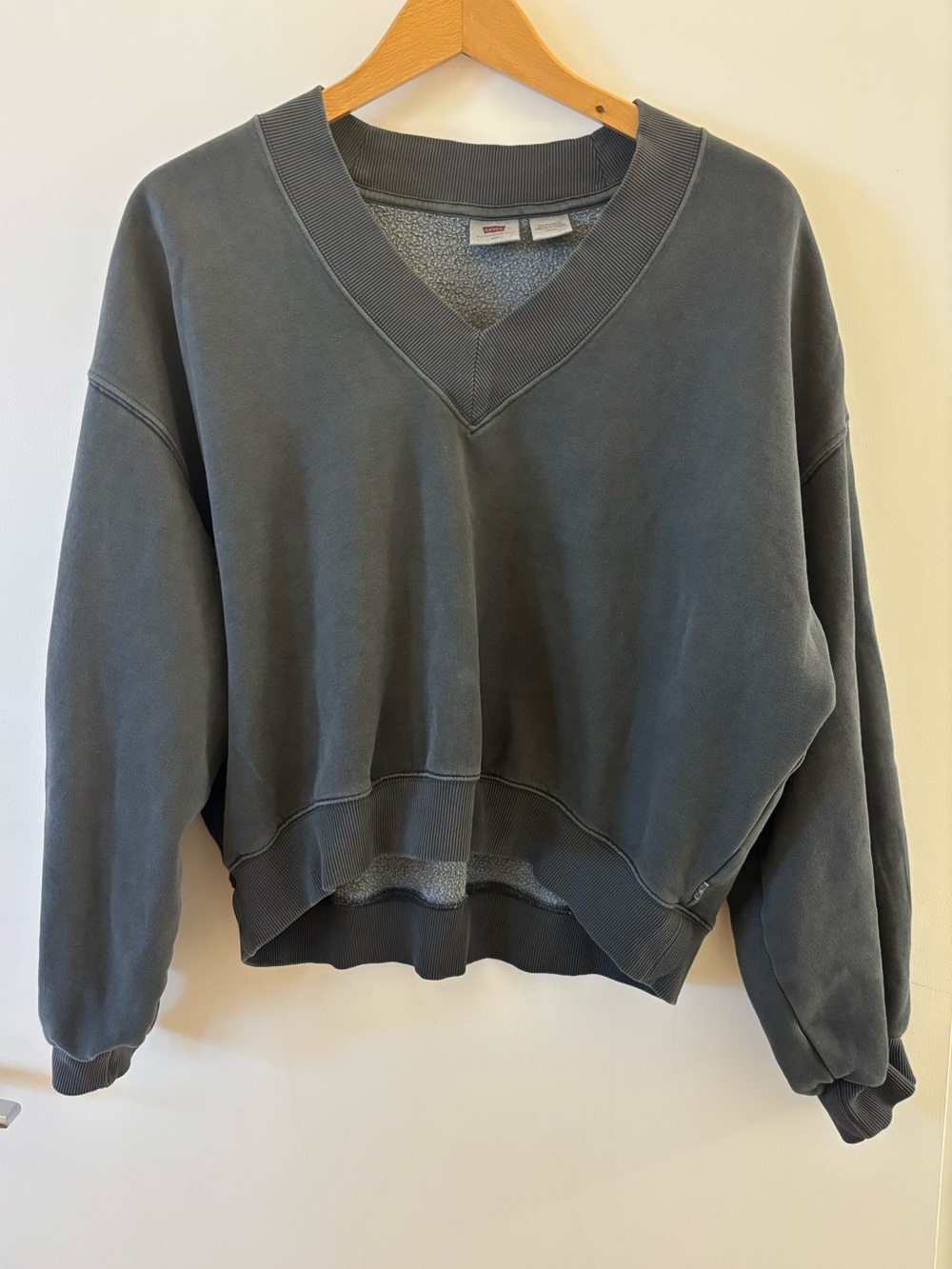 Levi’s Washed Grey Oversized V Neck Cropped Sweatshirt Small